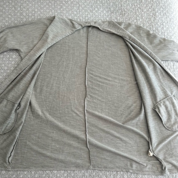 DONNI Anthropologie Gray White Lightweight Ribbed Striped Open Cardigan O/S - Picture 5 of 9